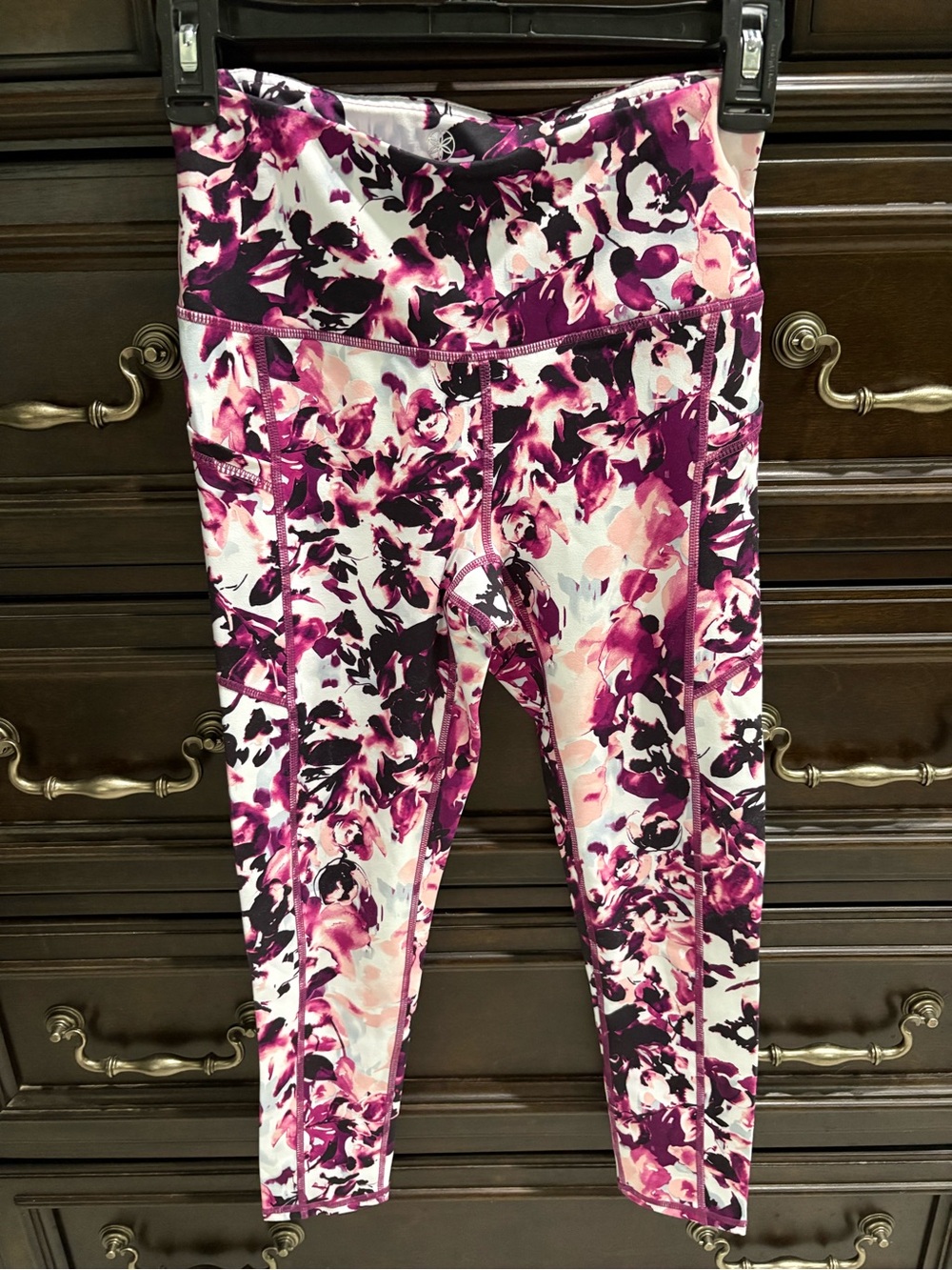 GAIAM Women’s Pink & Purple Floral 3/4 Leggings w/ compression - Size XS